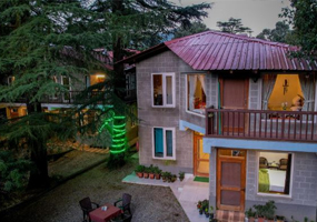 Beyond Stay Mahuaa Van